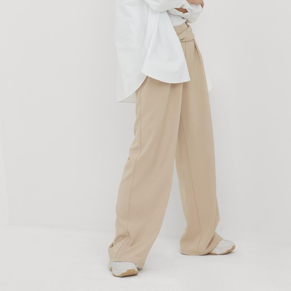 NASTY GAL Twist Detail Tailored Trouser Light Beige - Picture 2 of 3